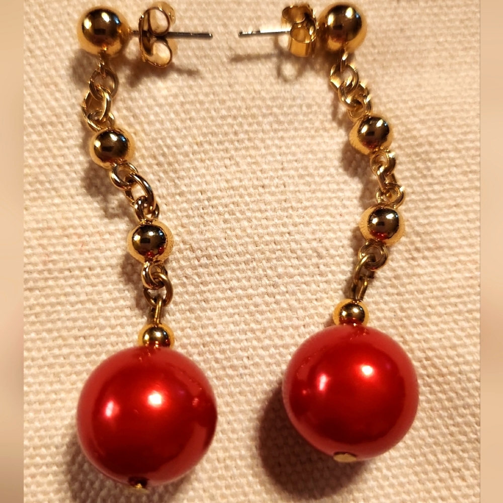 Vintage Holiday or Everyday Earrings *Excellent Condition*‎